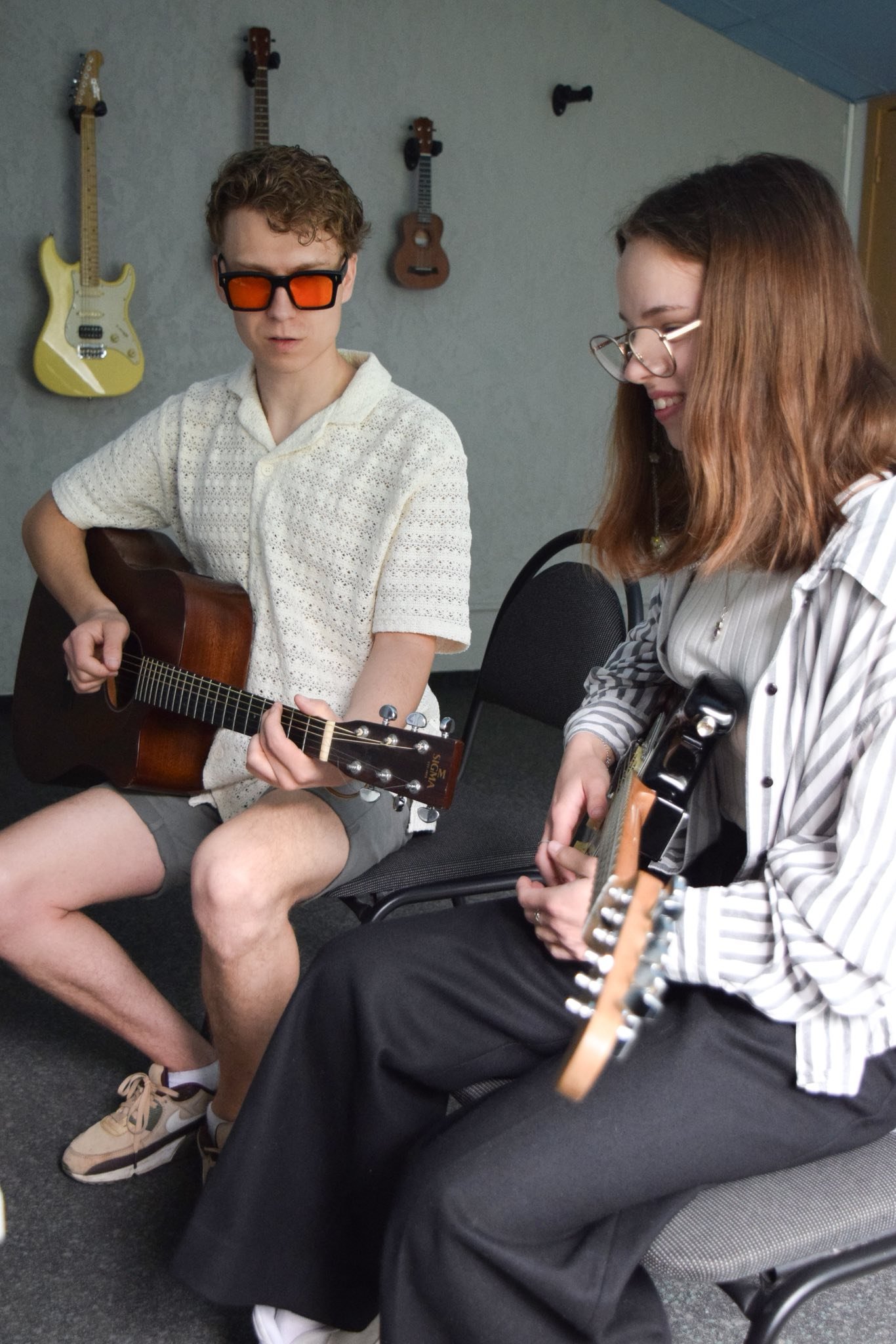 Groja gitara 2 vaikai