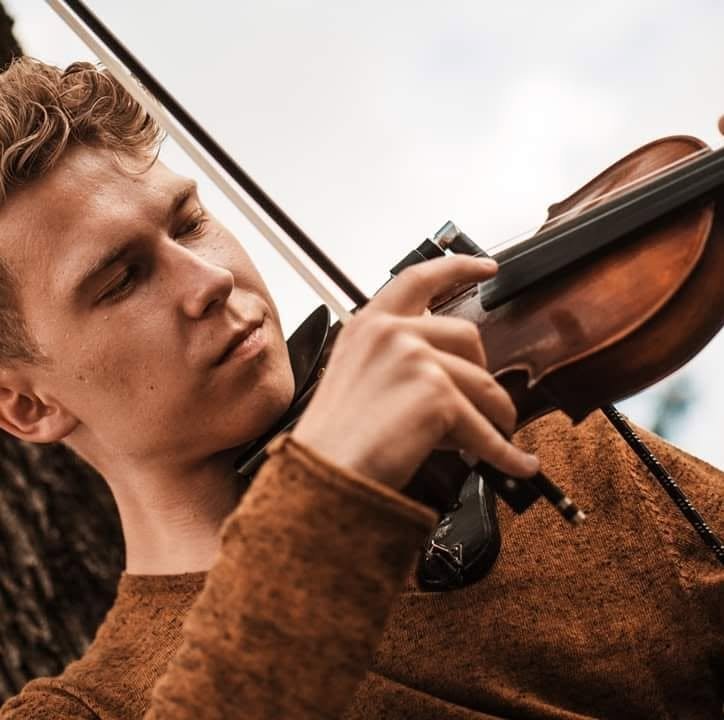 Paulius Vaicekauskas – gitaros, smuiko ir ukulėlės mokytojas Vilniuje